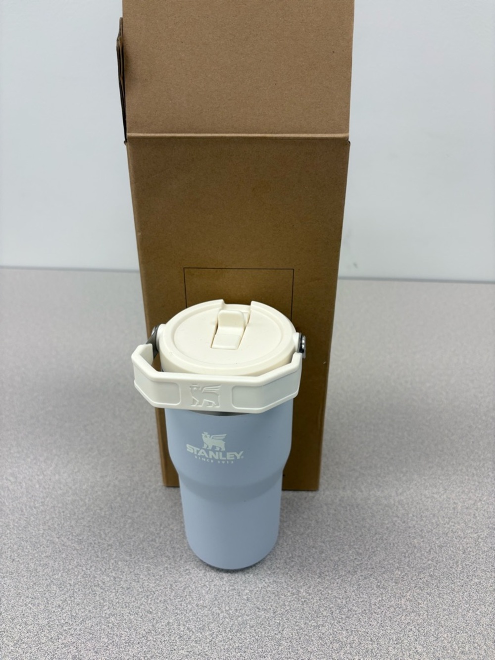 Stanley IceFlow 2.0 Tumbler 20 oz – Pale Blue with Cream Flip Lid & Handle.